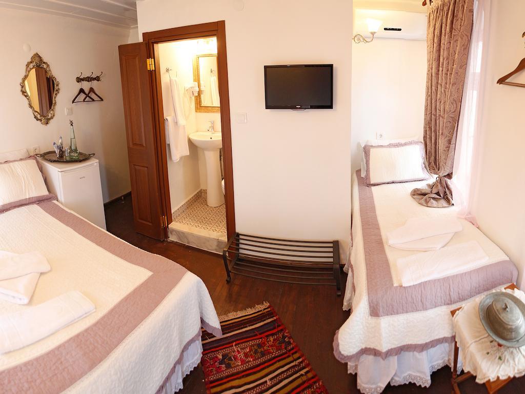 Marjolaine Hotel Ayvalik Room photo